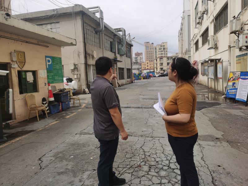 宝安审计助力产业转型升级信息配图3:实地勘查产业园区结构现状.jpg